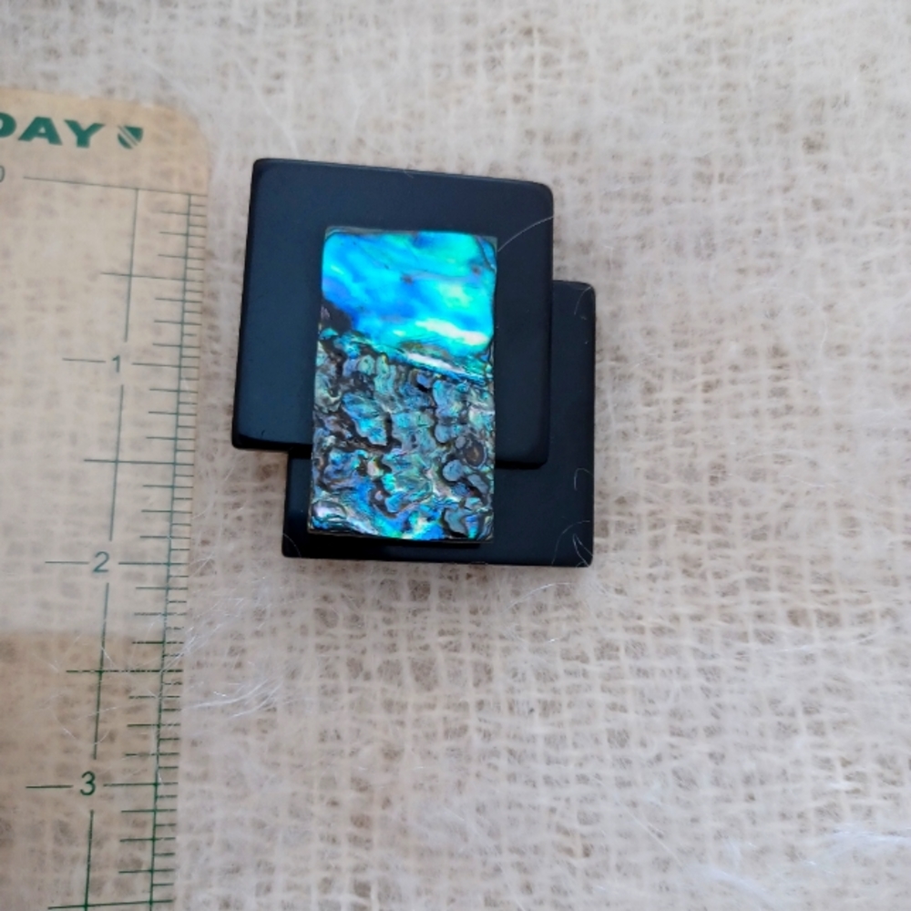 Vintage pin with mother of pearl effect blue
